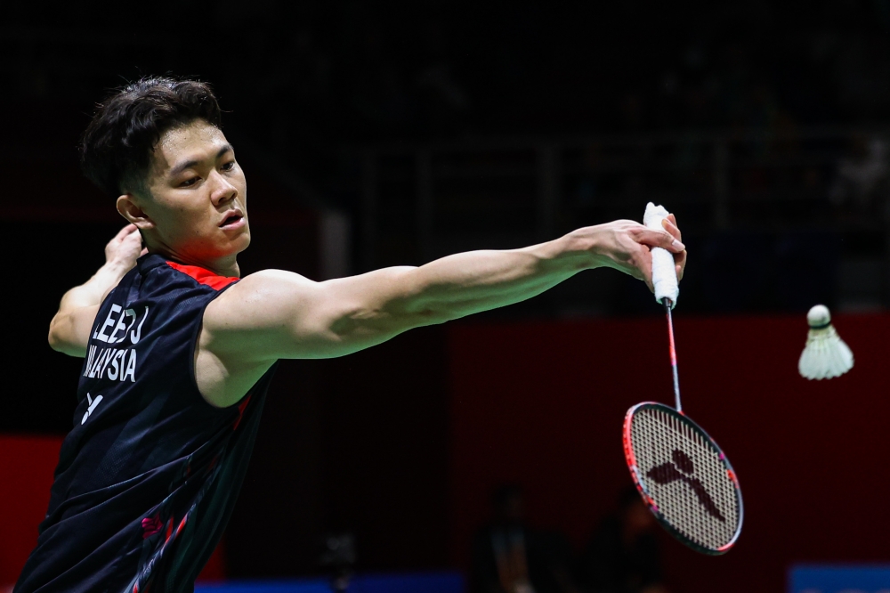 Fresh from winning the Thailand Open title last week, the world number 10 Lee Zii Jia, powered by strong home support, notched a 21-15, 19-21, 21-11 win after an 84-minute battle against the 2024 Malaysia Open champion at the Axiata Arena. — Bernama pic 