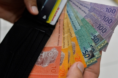 Ringgit Ends Lower Against Us Dollar 