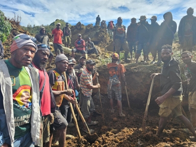 据当地媒体报道，巴布亚新几内亚山体滑坡造成 300 多人被埋