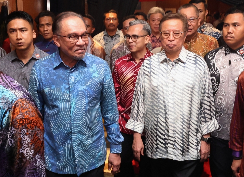 Prime Minister Datuk Seri Anwar Ibrahim arrives to officiate at the highlight of the National Journalists’ Day (Hawana) 2024 celebration in Kuching, May 27, 2024. — Bernama pic 