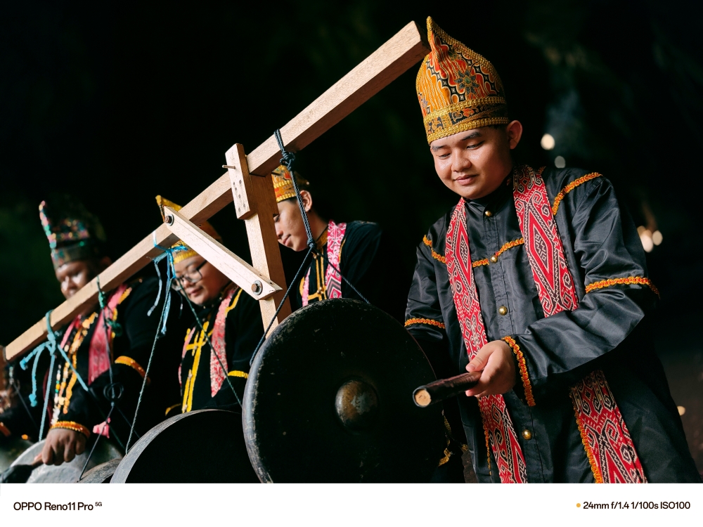  Young Kadazan men performing the art form of the Magagung. — Picture courtesy of OPPO Malaysia. 