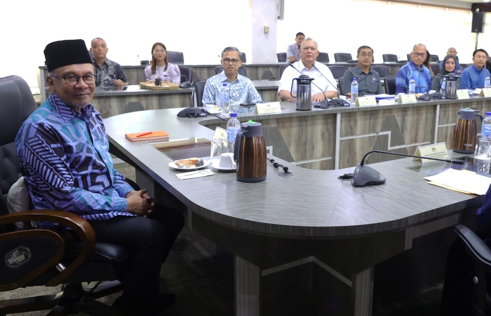 Prime Minister Datuk Seri Anwar Ibrahim during a briefing on the Labuan Smart City Proof of Concept at Wisma Perbadanan Labuan, May 31, 2024. — Bernama pic 