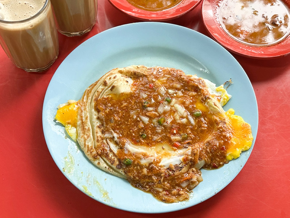 Dig in to the 'roti sarang burung' with its sardine curry topping for a satisfying breakfast