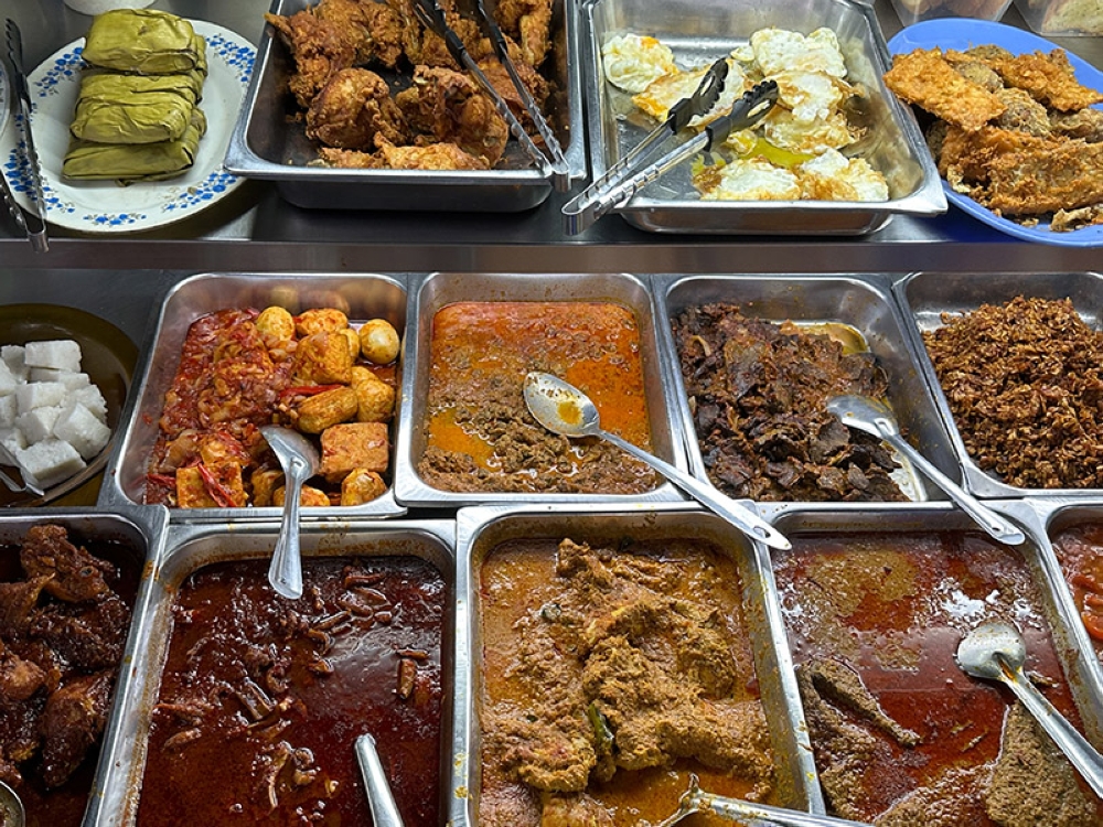 Pick from various curries, 'ayam goreng' and so forth for your 'nasi lemak' or even the plain 'roti canai'