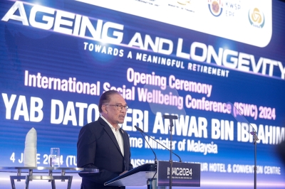 总理安瓦尔：马来西亚需要优先投资银色经济，以实现积极、健康的老龄化