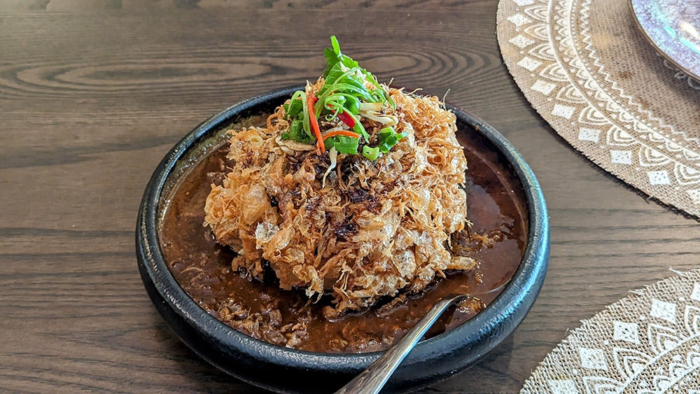 'Tahu telor' here comes with a frizzy bit of fried crispy omelette around the tofu itself.