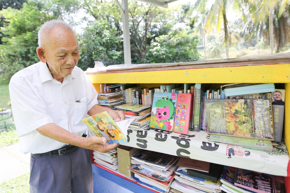 Lee said tourists from as far as England and Hong Kong visit his mini-libraries to get reading materials. — Picture by Miera Zulyana