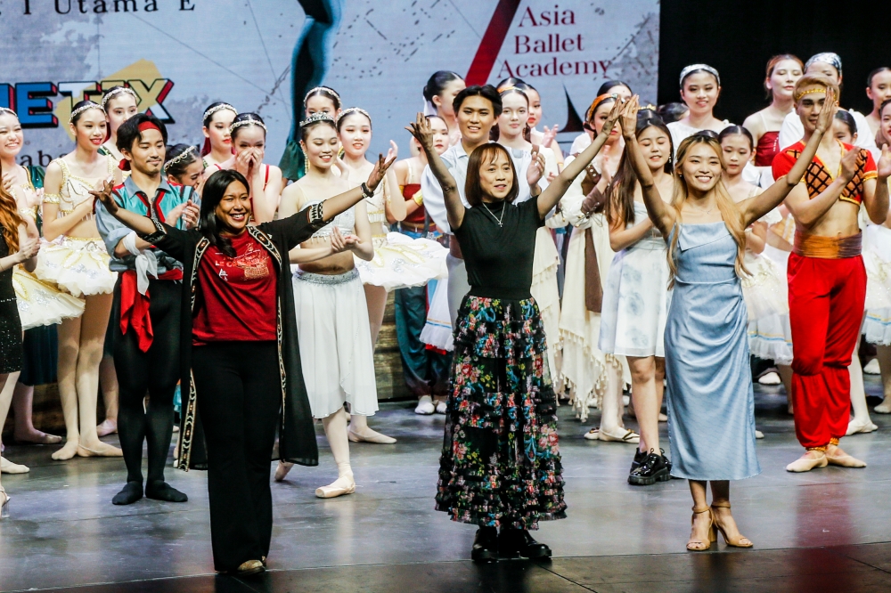 (From left) Asia Ballet Academy manager and head of marketing and communications Shizreen Saleh, president and artistic director Ivy Chung, associate managing editor and senior ballet teacher Chong Chi Yaan. — Picture by Hari Anggara