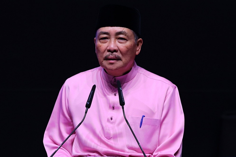 Sabah Chief Minister Datuk Seri Hajiji Noor has instructed the Sabah Water Department (JANS) to invoke the laws under its purview and bring water thieves to court. — Bernama pic