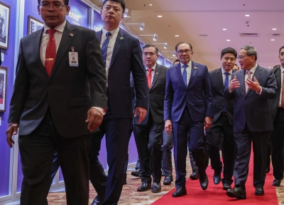 据《马新社》报道，马来西亚和中国同意延长免签政策，以加强双边关系。