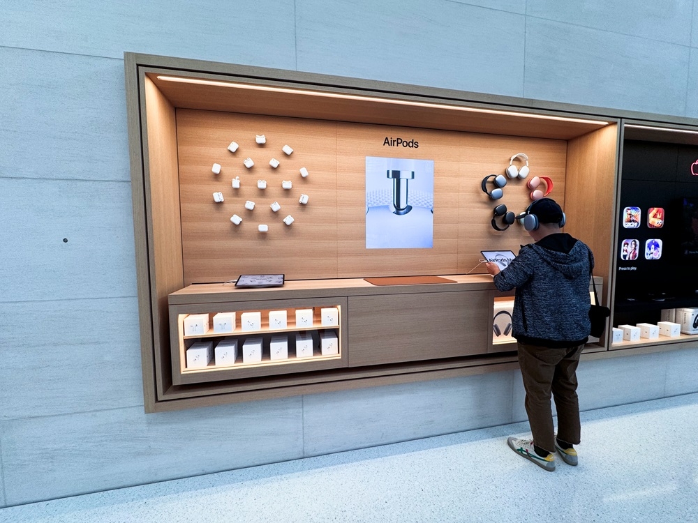 The Apple The Exchange TRX store will give Malaysians the chance for up-close experiences of the products as well as support and learning opportunities. — Picture by Erna Mahyuni