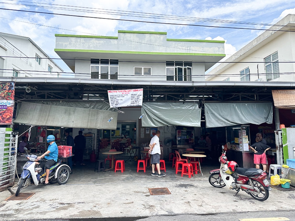 When Restoran Shoon Lee vacated this location on Jalan 1/12, Restoran Hoong Jun moved here from their original spot next to Menara Mutiara Majestic.