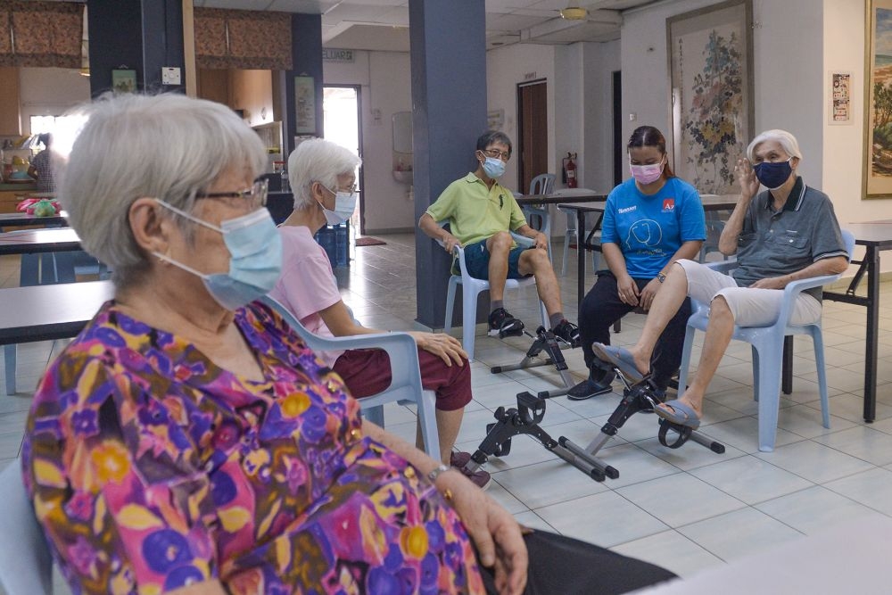 File picture of a group of senior citizens with dementia at the Alzheimer’s Disease Foundation Malaysia’s day-care centre in Petaling Jaya. As the number of senior citizens grows, issues related to inactive elderly individuals who struggle to support themselves and face challenges in affording medical treatments frequently make headlines, said the author. — Picture by Miera Zulyana