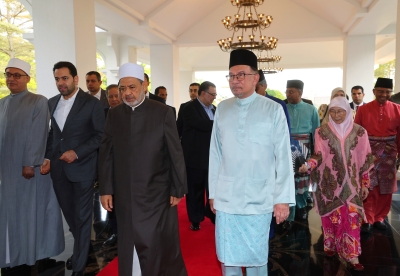总理安瓦尔表示对谢赫·艾资哈尔访问马来西亚“深受感动” | 马来邮报