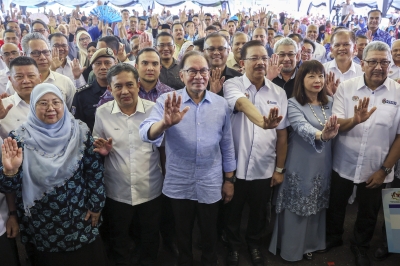 PM Anwar to govt bodies: Rapid project approvals key to national development progress