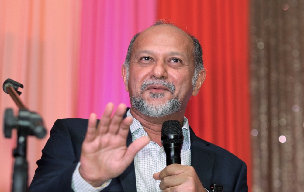 Digital Minister Gobind Singh Deo said amendments to the Personal Data Protection Act 2010 (Act 709) will not affect the government’s efforts to create a new act to combat fraud in the online domain or platforms. — Bernama pic