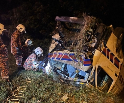 Ambulance skids into drain in Taiping, injuring four