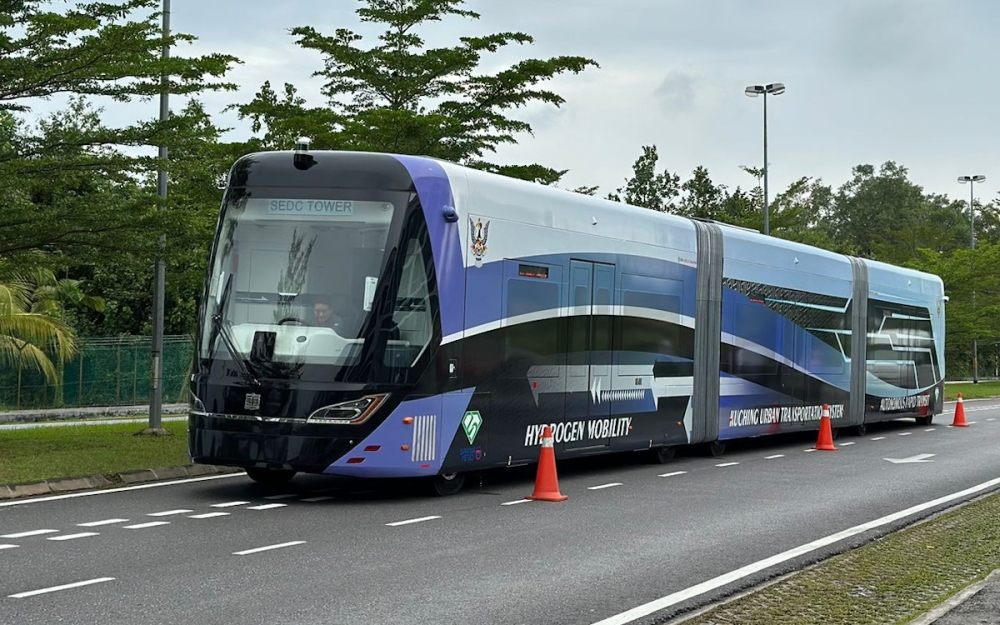 Leveraging Malaysia’s unique topographical advantages, especially in Sarawak, the country is well-positioned to harness hydropower capabilities extensively. Pictured here is Sarawak’s hydrogen powered bus. — SoyaCincau pic