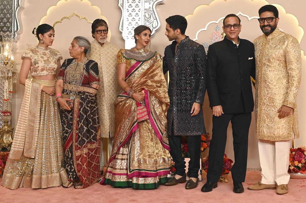 Bollywood actors Amitabh Bachchan (3rd left), Jaya Bachchan (2nd left), Shweta Bachchan (centre) her daughter Navya Nanda Naveli (left), her son Agastya Nanda (3rd right), Nikhil Nanda (Shwet’s husband) (2nd right) and Abhishek Bachchan (right) pose for photos as they arrive to attend the wedding ceremony. — AFP pic 