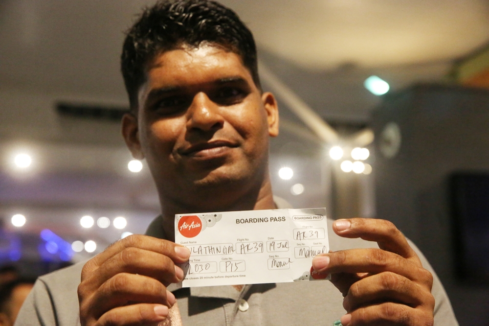 Indian national Saidalavi Kulathingal Thodi, 38, showing his manual boarding pass for his trip back to India at KLIA's Terminal 2. July 19, 2024. — Picture by Choo Choo May.