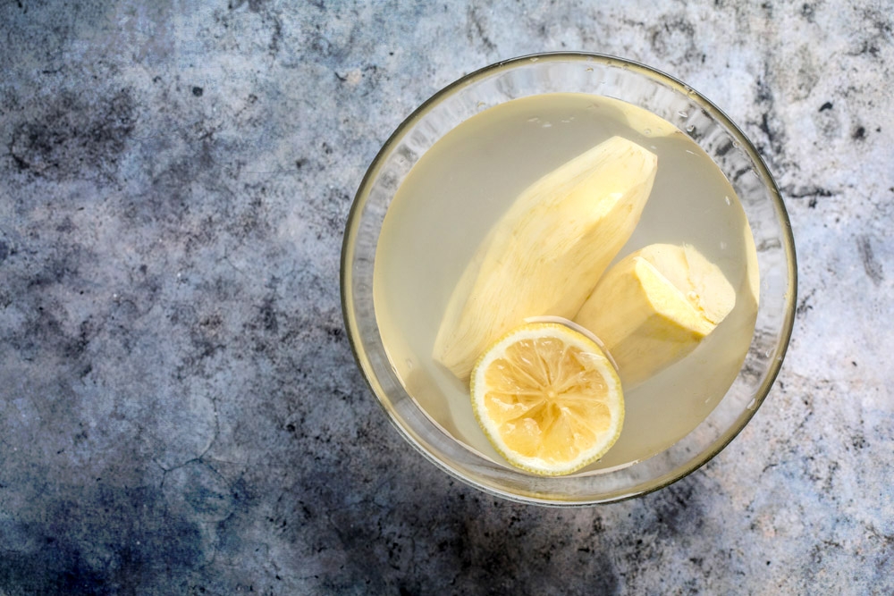 A little lemon juice in the soaking water helps prevent oxidisation. — Picture by CK Lim