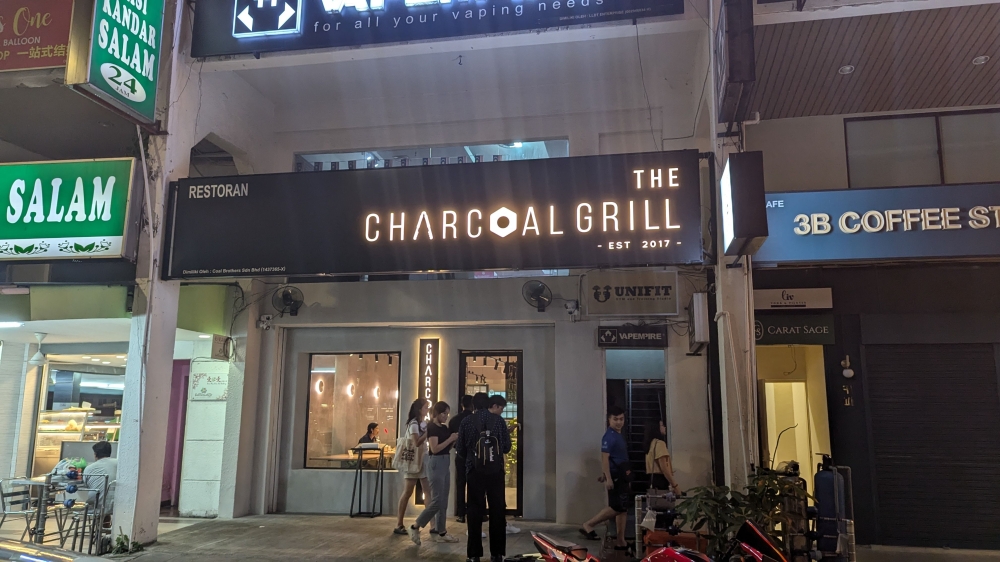 Look for the dark sign next to Restoran Nasi Kandar Salam in Damansara Uptown.