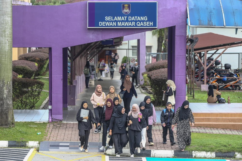 University students are pictured at the UiTM campus in Shah Alam, Selangor on May 16, 2024. Nearly half of the 350,000 enrolled into Malaysia’s public higher education institutions receive PTPTN funds.— Picture by Yusof Mat Isa