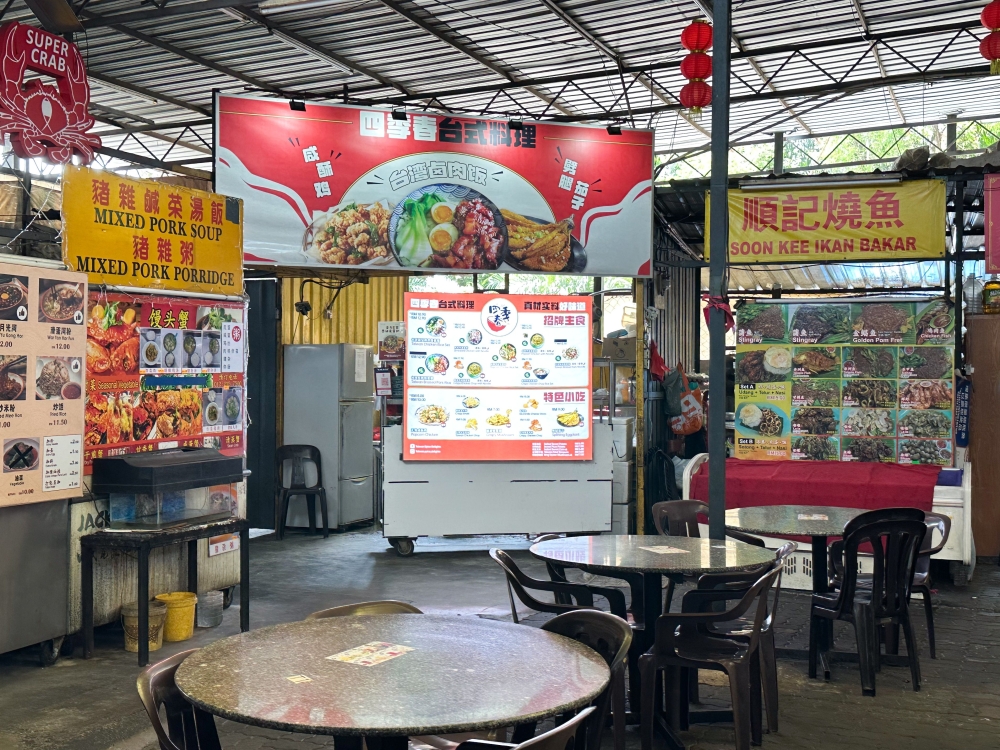 Walk in the main entrance of the vast food court to find the Taiwan Spice Delights stall on the left hand side of the building.