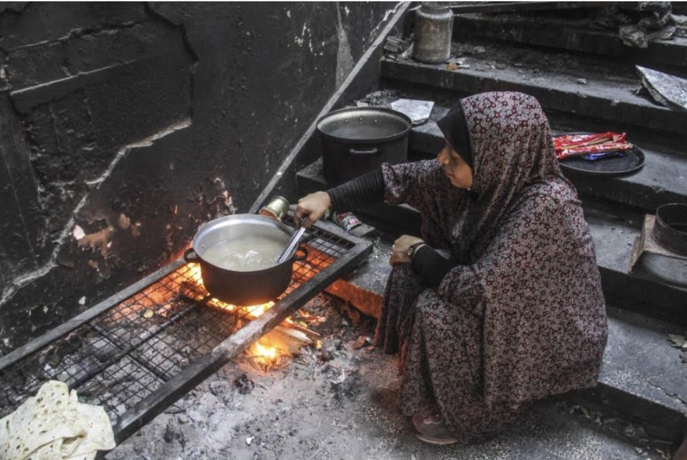 Palestinians displaced by the ongoing conflict have gotten used to life on the breadline. — Bernama/Xinhua pic