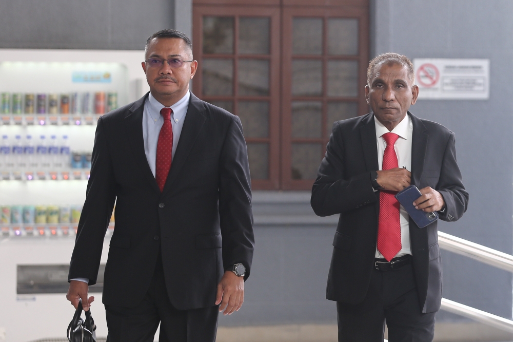 Former Treasury secretary-general Tan Sri Mohd Irwan Serigar Abdullah (right) is pictured at the Kuala Lumpur High Court Complex on July 22, 2024. — Picture by Yusof Mat Isa