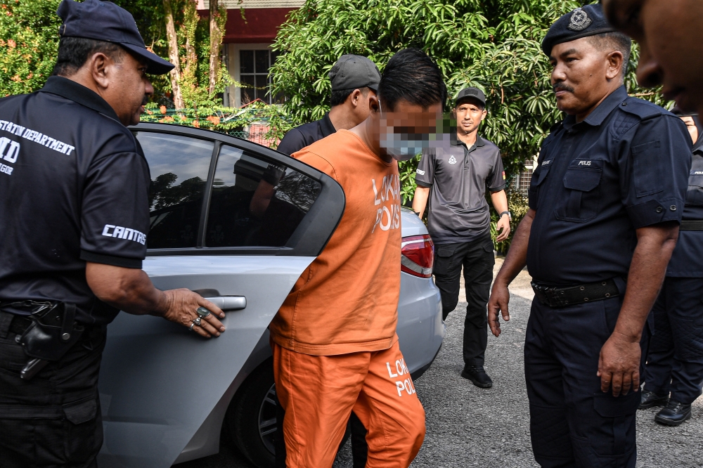 The suspect in the murder of former Universiti Pendidikan Sultan Idris (UPSI) student Nur Farah Kartini Abdullah arrives at the Magistrates’ Court in Kuala Kubu Baru, July 22, 2024. — Bernama pic 