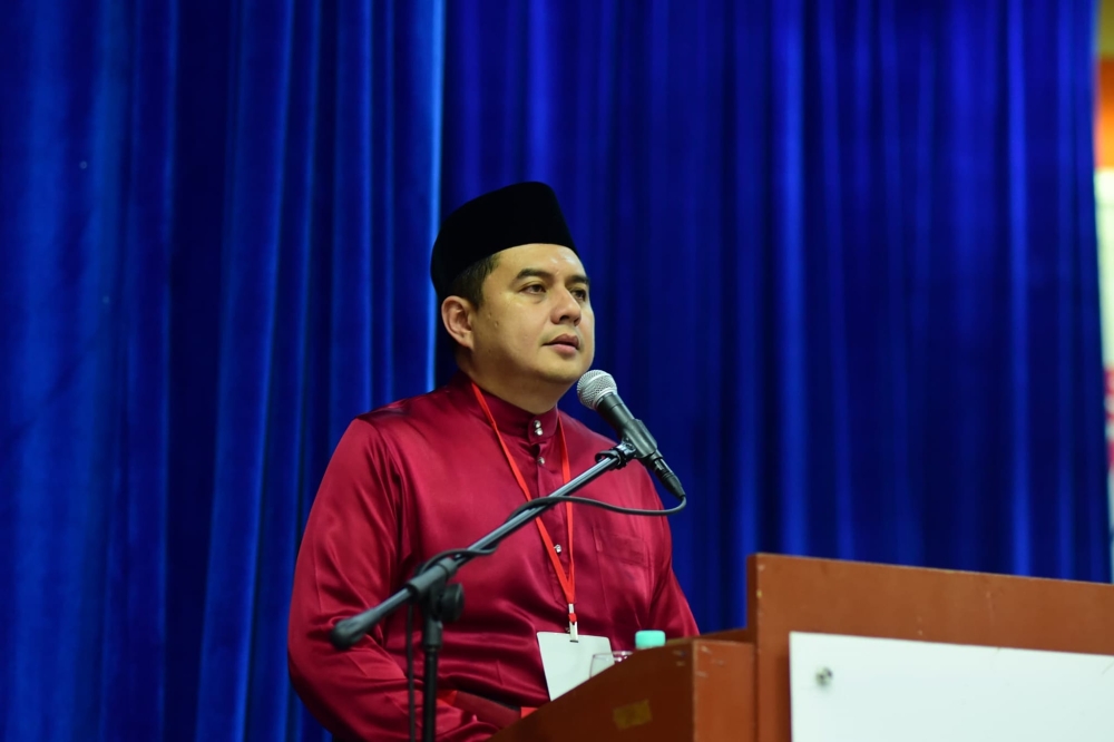 Peramu assemblyman Mohamad Nizar Najib says he remains loyal to Umno and Barisan Nasional. — Picture courtesy of Facebook/Nizar Najib