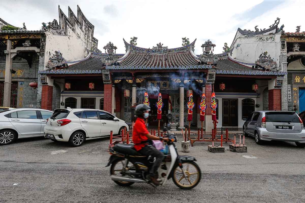 A view of Thai Pak Koong (Ng Suk) Temple, which bagged the 2021 Award of Merit for Unesco Asia-Pacific Award for Cultural Heritage Conservation, is seen at Lebuh King in George Town December 1, 2021. — Picture by Sayuti Zainudin