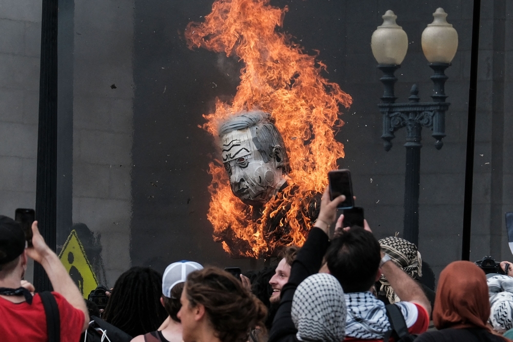 Protestors burn an effigy of Benjamin Netanyahu outside Union Station. — AFP pic