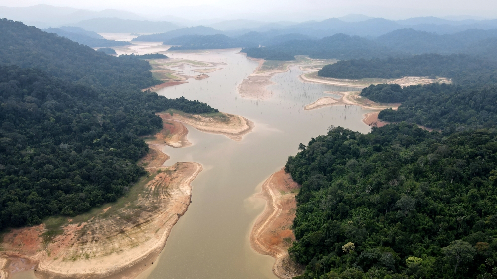 The water level of Tasik Gubir has drastically receded, exposing rocks and increasing the distance between the shore and the water, as seen in a Bernama photo survey at the Muda Dam in Sik July 26, 2024. — Bernama pic