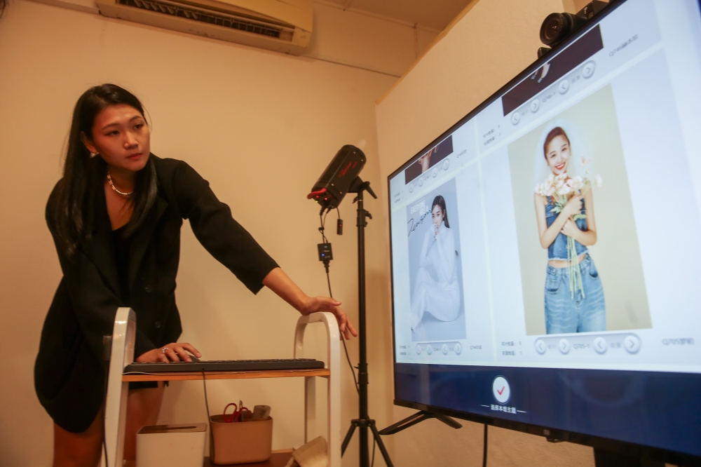 Asaki Yok said the trend and existence of selfie studios first came to be known through Xiaohongshu — a Shanghai-based social media and e-commerce platform. — Picture by Choo Choy May