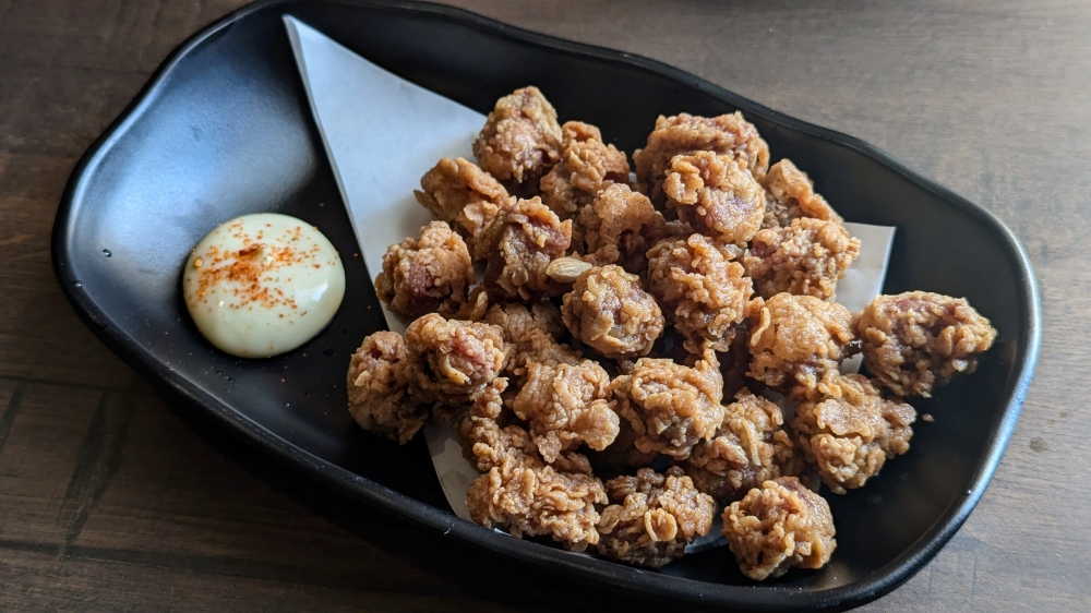 Fried chicken gizzards were another great appetiser – make sure you squeeze some lemon over it. — Picture by Ethan Lau