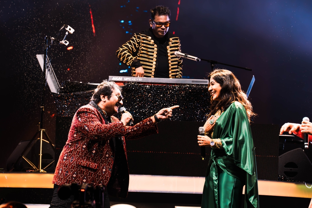 Caption 3: Popular singers Mano (left) and Shwetha Mohan (right) rendering the Veerapandi Kottayile song from Thiruda Thiruda (1993). — Picture courtesy of Star Planet