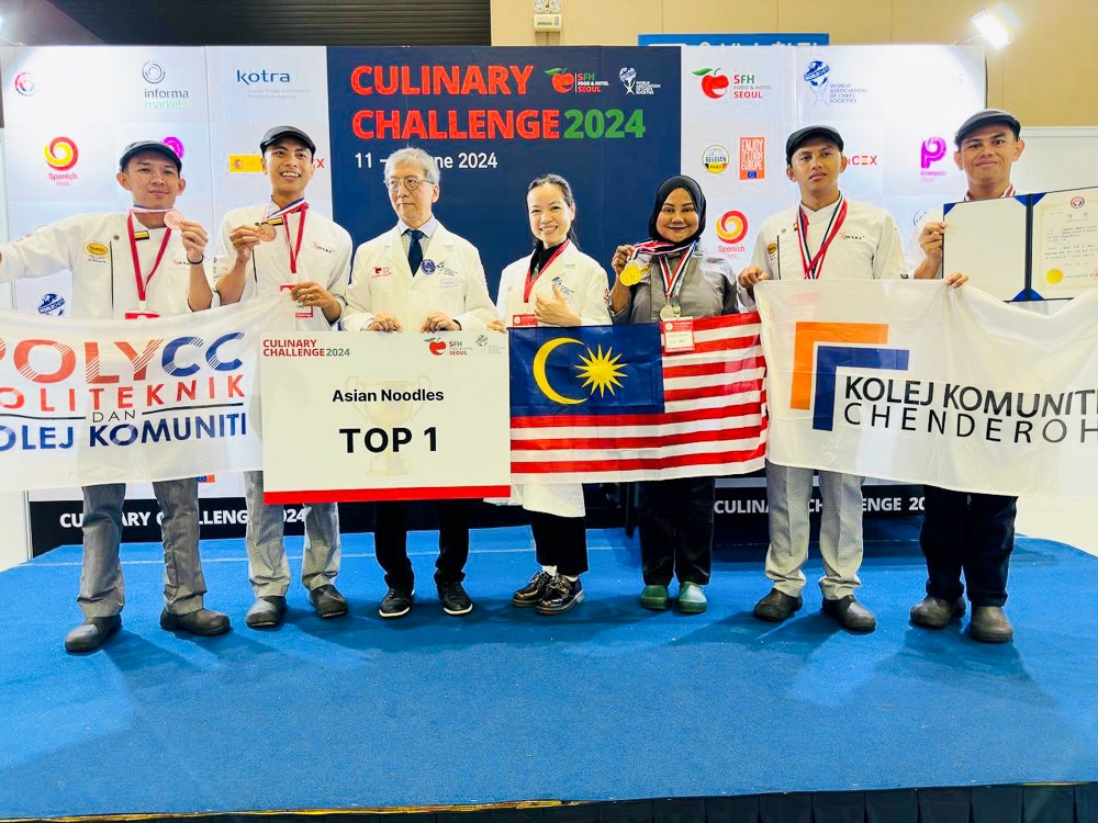 The Chenderoh Community College won the Best Culinary Establishment award at The 2nd Hanoi Salon Culinaire 2023 in Vietnam. — Picture courtesy of Khairul Ashikhin Abdullah Suhaimi.