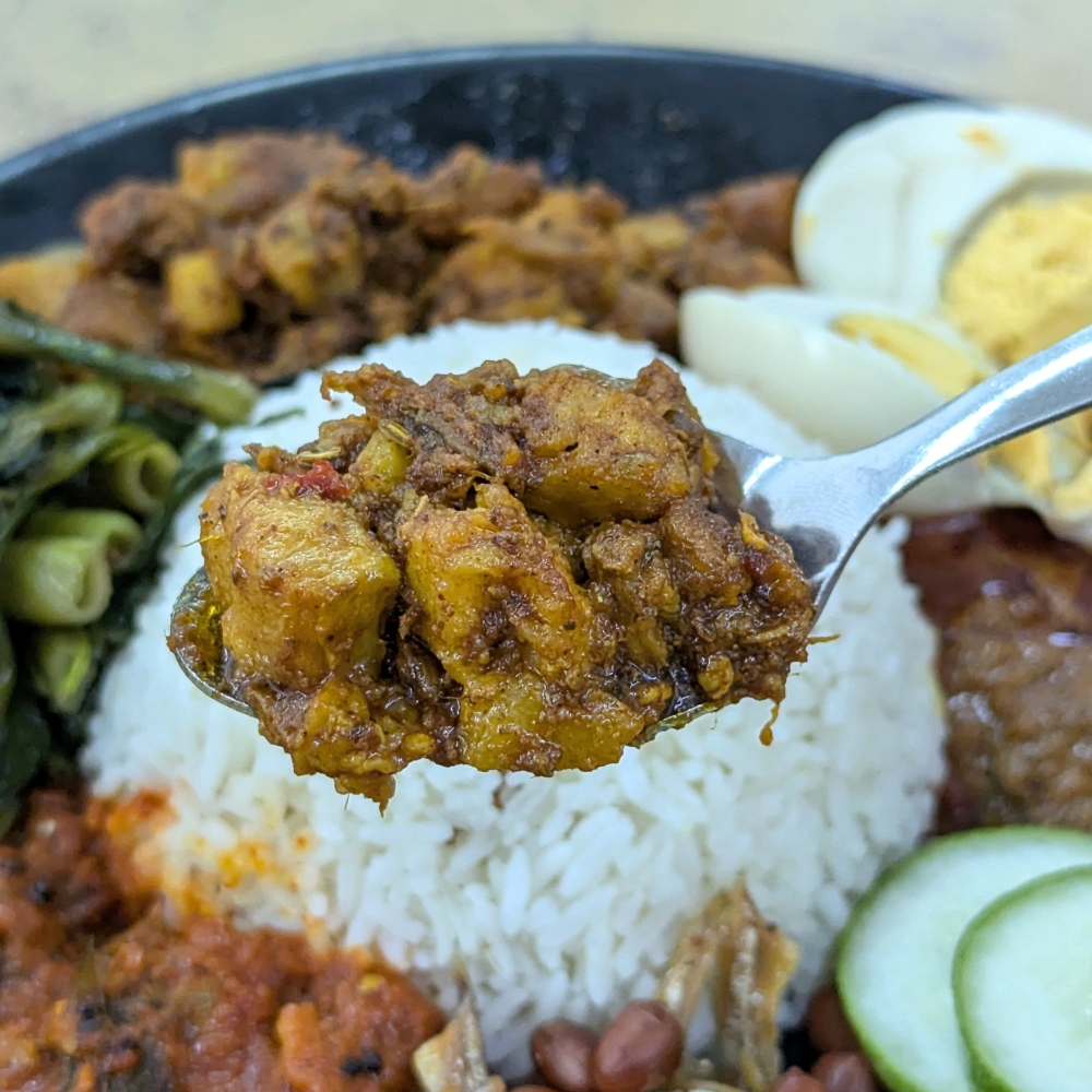 ‘Pork varuval’ is made with soft, fatty cubes of belly that are a delicious spicy mixture. — Picture by Ethan Lau