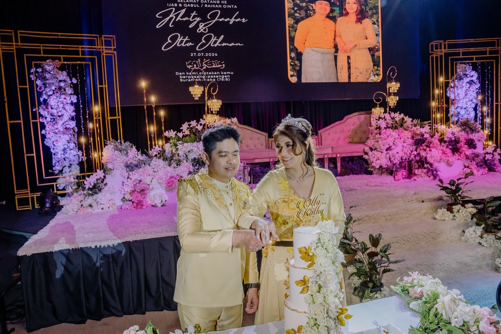 Zoo Negara is now making it possible for all animal-lovers to hold their weddings here just like Otto Md Tahir and Siti Khadijah Jaafar. — Picture by Firdaus Latif