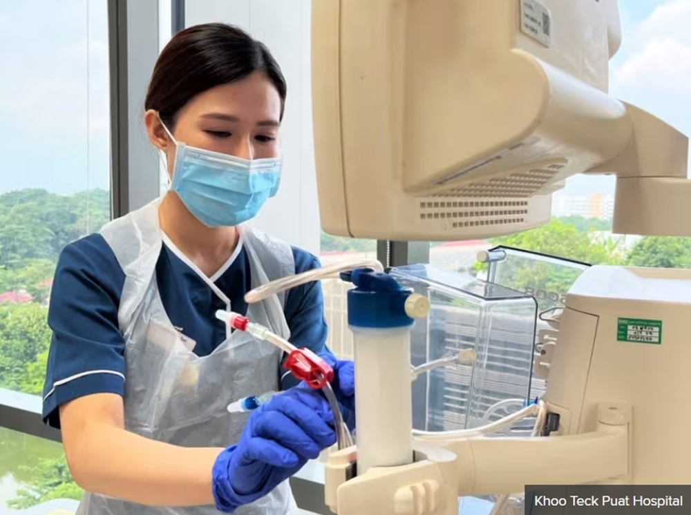 Senior staff nurse Raine Evangeline Tan at work in Khoo Teck Puat Hospital. — Picture courtesy of Khoo Teck Puat Hospital