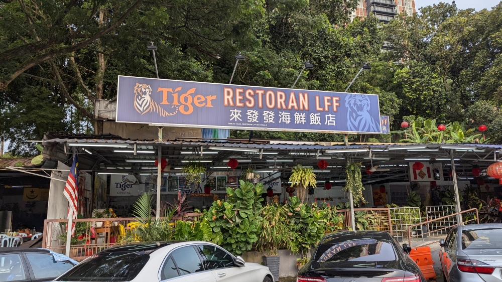 Look for the Tiger beer-sponsored sign in blue. — Picture by Ethan Lau