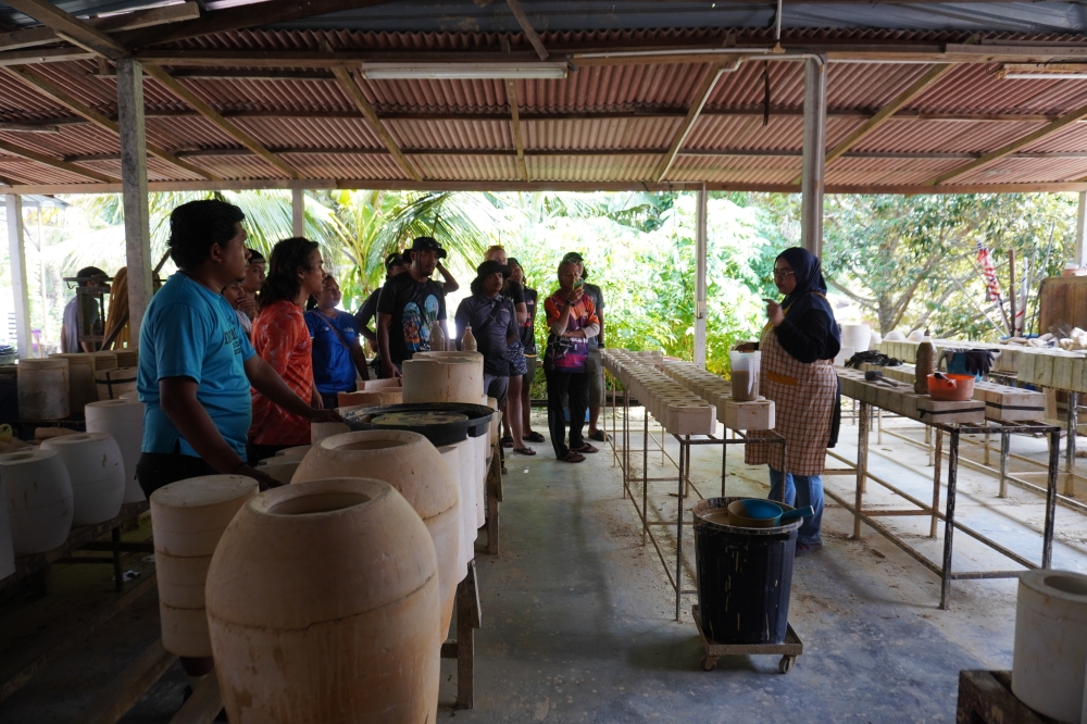 4: As an optional add-on, you get to learn how to make labu sayong, a traditional gourd-shaped earthenware jar for storing water. — Pictures by Nomad Adventure