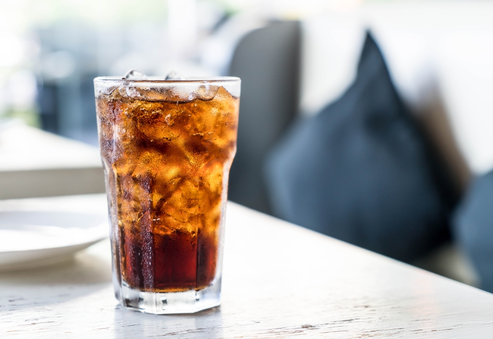 Cold carbonated drinks may be more thirst-quenching but could also make you drink less water, which could endanger a dehydrated person — Freepik pic