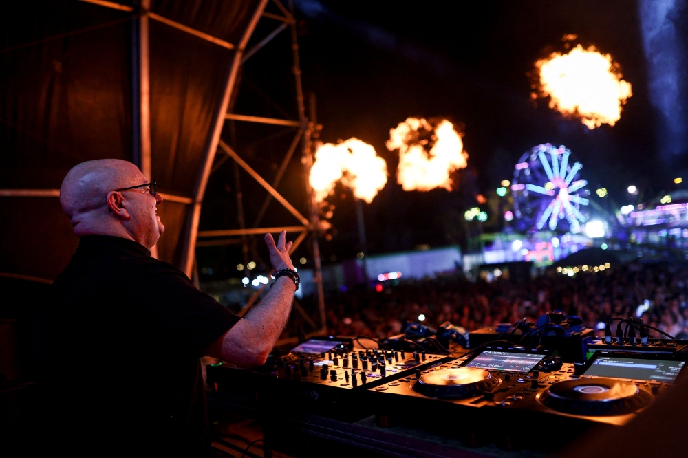 Dropping the beats for God : Portugal's star DJ priest goes from altar to mixer