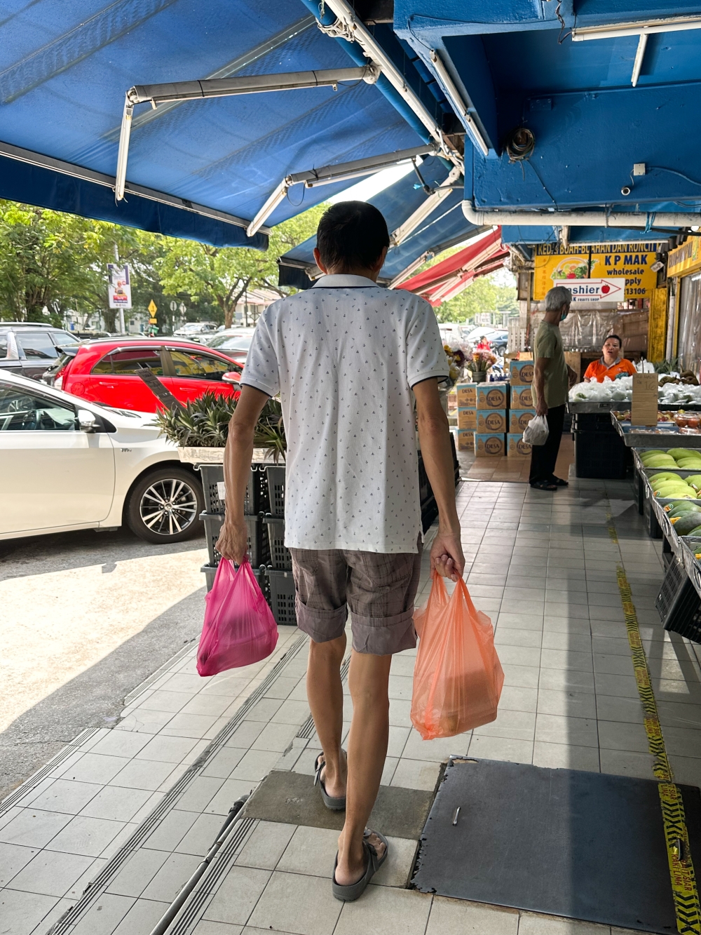 Most of their customers prefer to take away their chicken rice using their own containers to avoid paying an extra RM1 for the container. — Picture by Lee Khang Yi