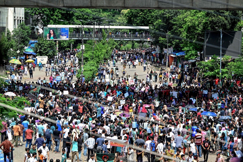 Protesters block the Shahbagh intersection during a protest in Dhaka in August 4, 2024, to demand justice for the victims arrested and killed in the recent nationwide violence during anti-quota protests. — AFP pic