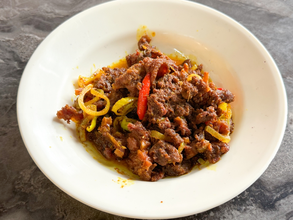 Serati Goreng combines chopped pieces of crunchy duck with sliced green chillies and onions. — Picture by Lee Khang Yi 