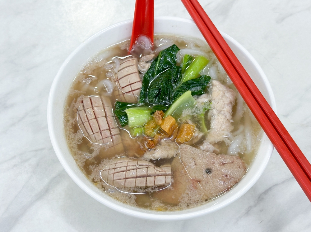 The basic pork noodles also satisfies with that sweet, savoury broth and goodies inside like liver, minced pork, sliced pork and intestine. — Picture by Lee Khang Yi